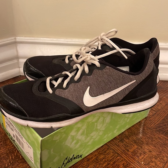 Nike Sneakers - Picture 2 of 4